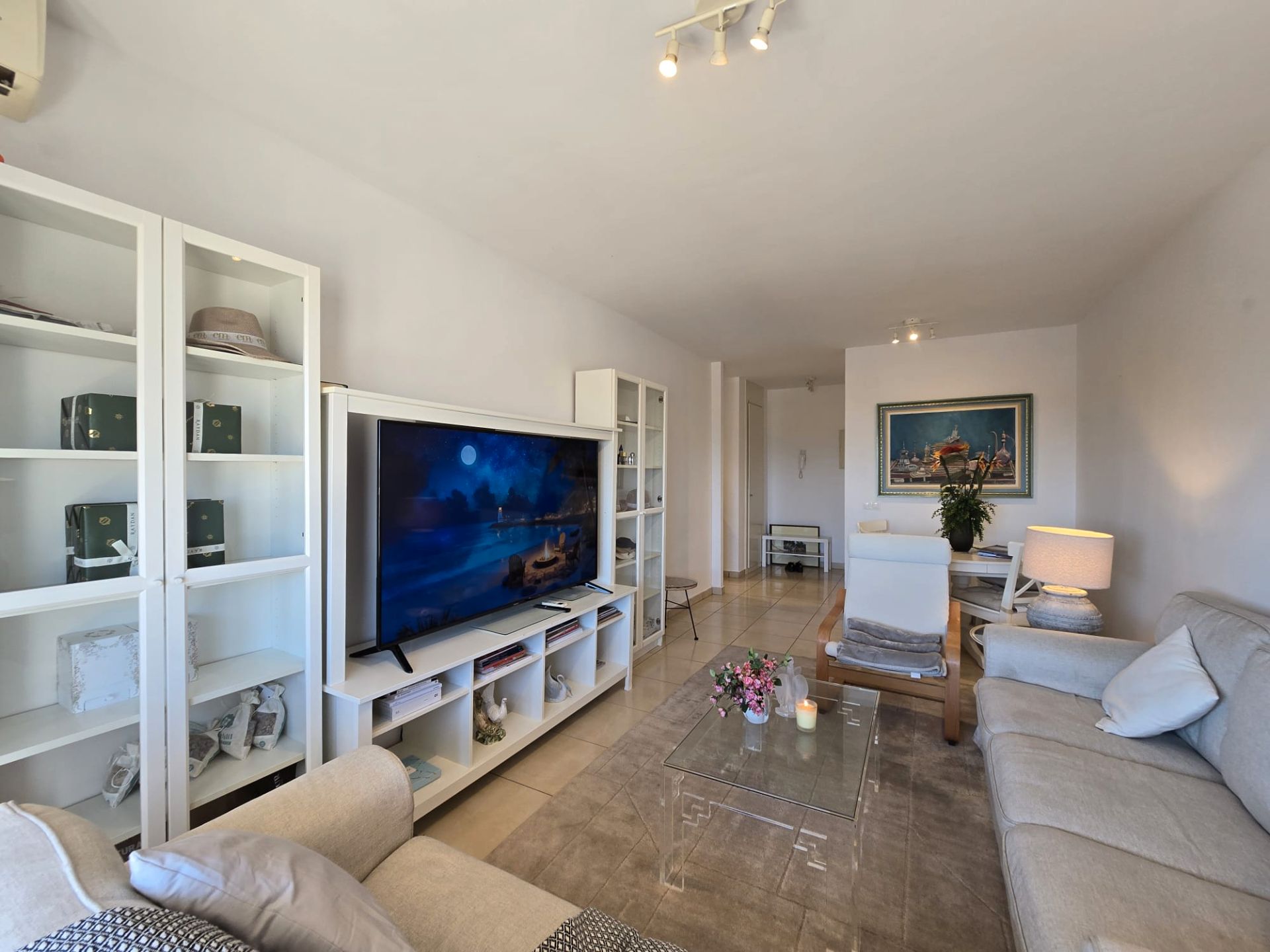Sala d'estar de Pis en venda en Marbella amb Aire condicionat, Terrassa i Moblat