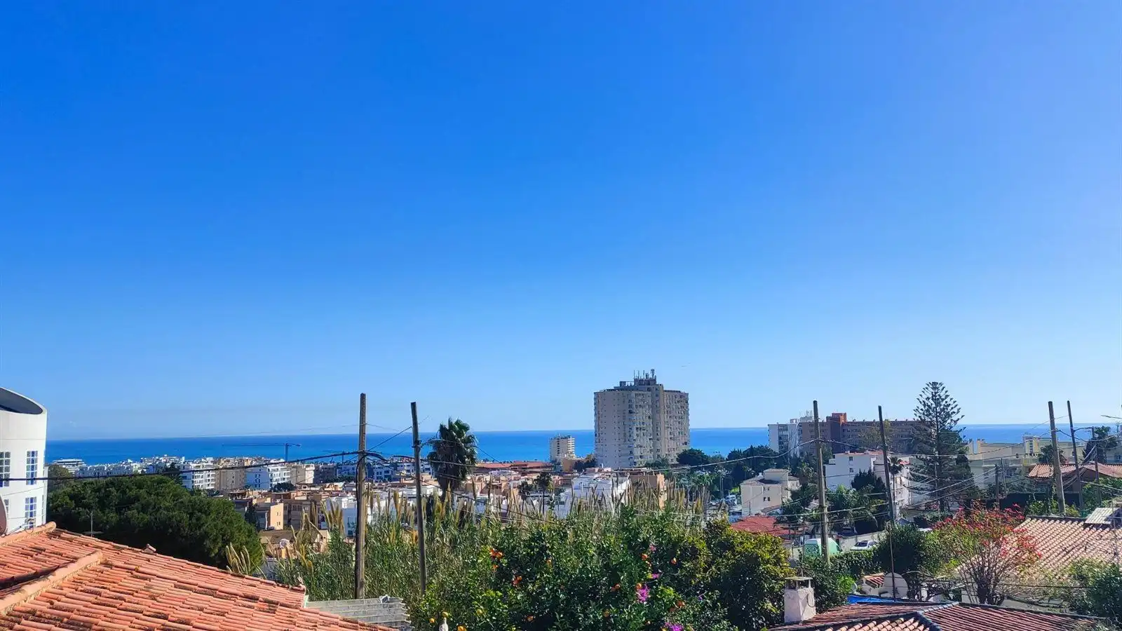 Vista exterior de Casa o xalet en venda en Torremolinos amb Aire condicionat, Terrassa i Traster