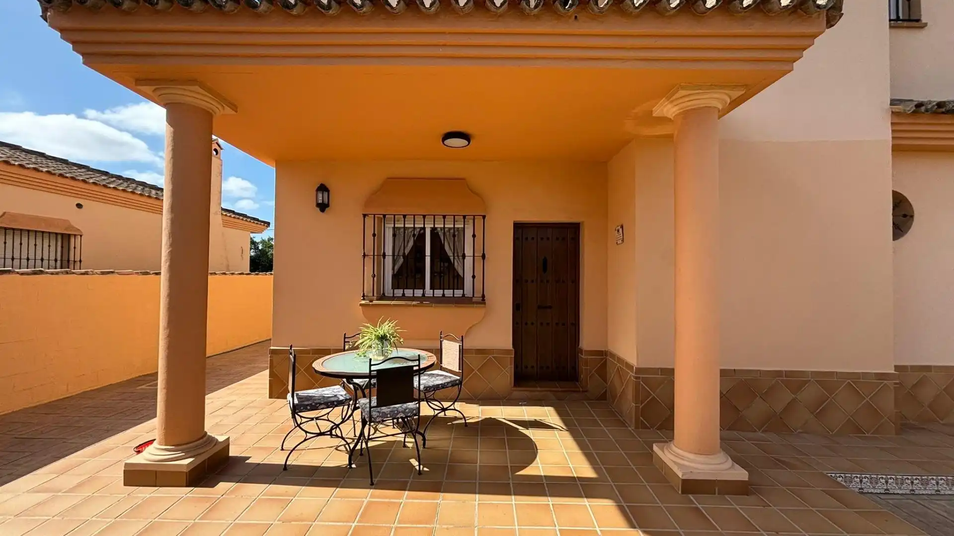 Terrassa de Casa o xalet en venda en Chiclana de la Frontera amb Aire condicionat, Jardí privat i Traster