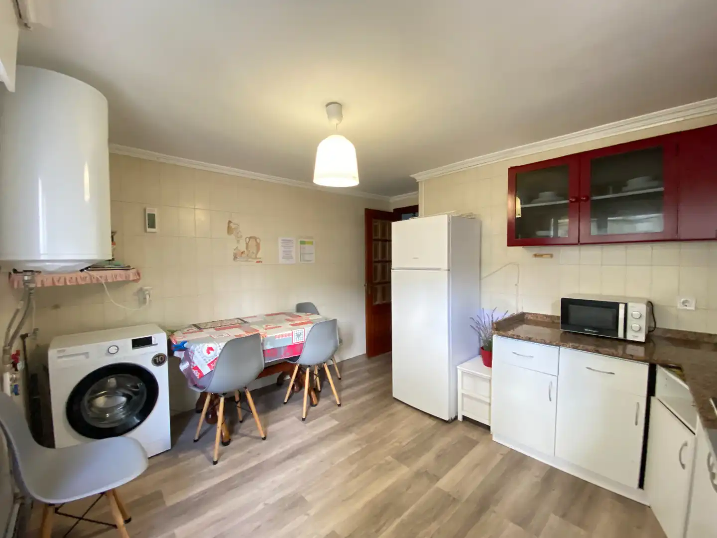 Cocina de Casa adosada en venta en Santiago de Compostela  con Calefacción, Trastero y Amueblado