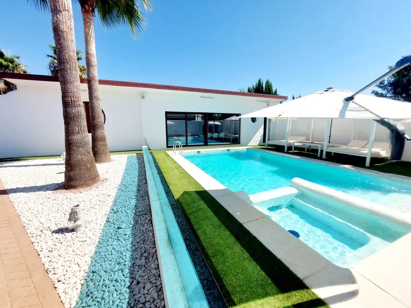 Piscina de Casa o xalet en venda en Córdoba amb Aire condicionat, Calefacció i Jardí privat