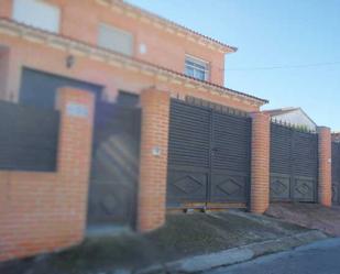 Vista exterior de Casa adosada en venda en Escalona amb Piscina