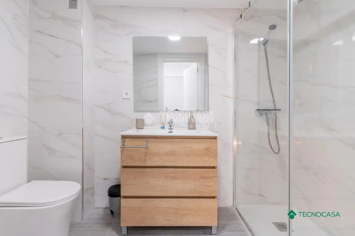 Bathroom of Flat for sale in Roquetas de Mar  with Heating, Terrace and Balcony