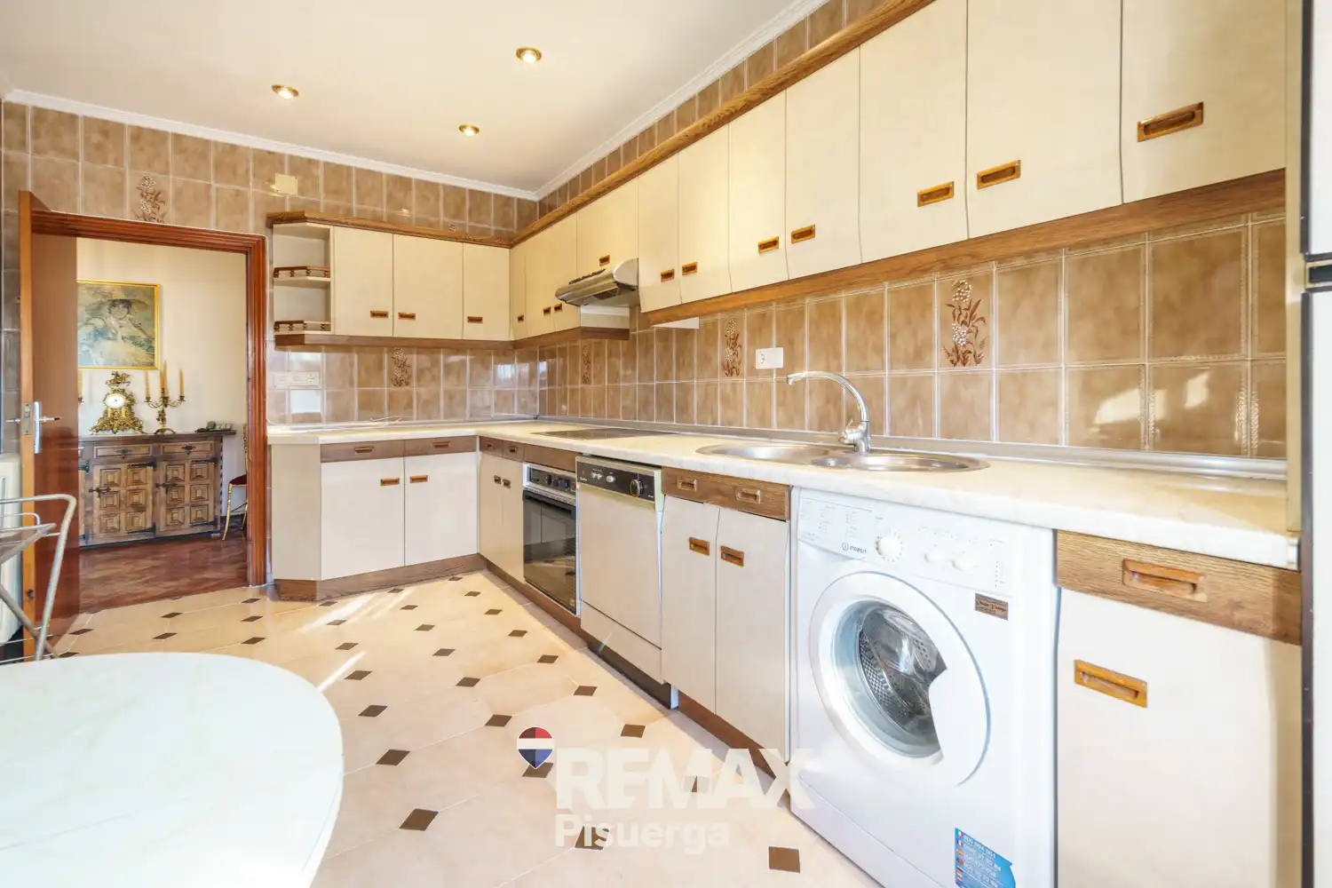 Cuina de Casa o xalet en venda en Venta de Baños amb Jardí privat, Terrassa i Traster