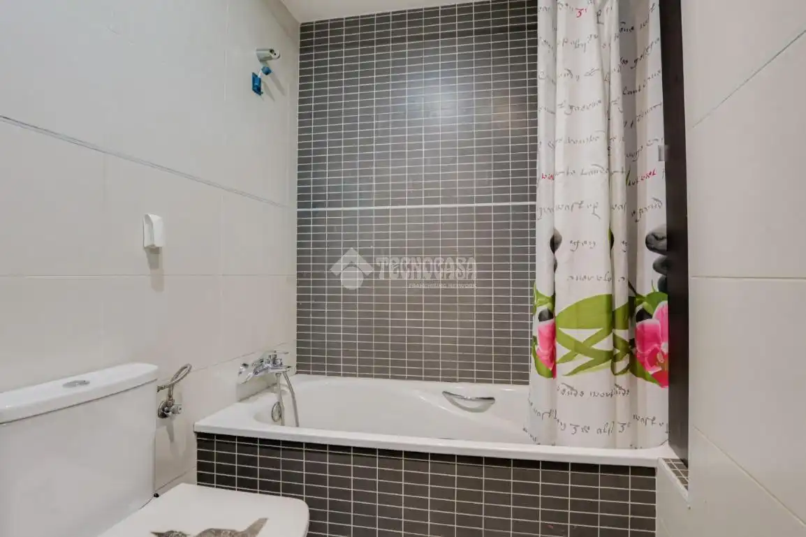 Badezimmer von Wohnung zum Verkauf in Montcada i Reixac mit Heizung, Abstellraum und Balkon