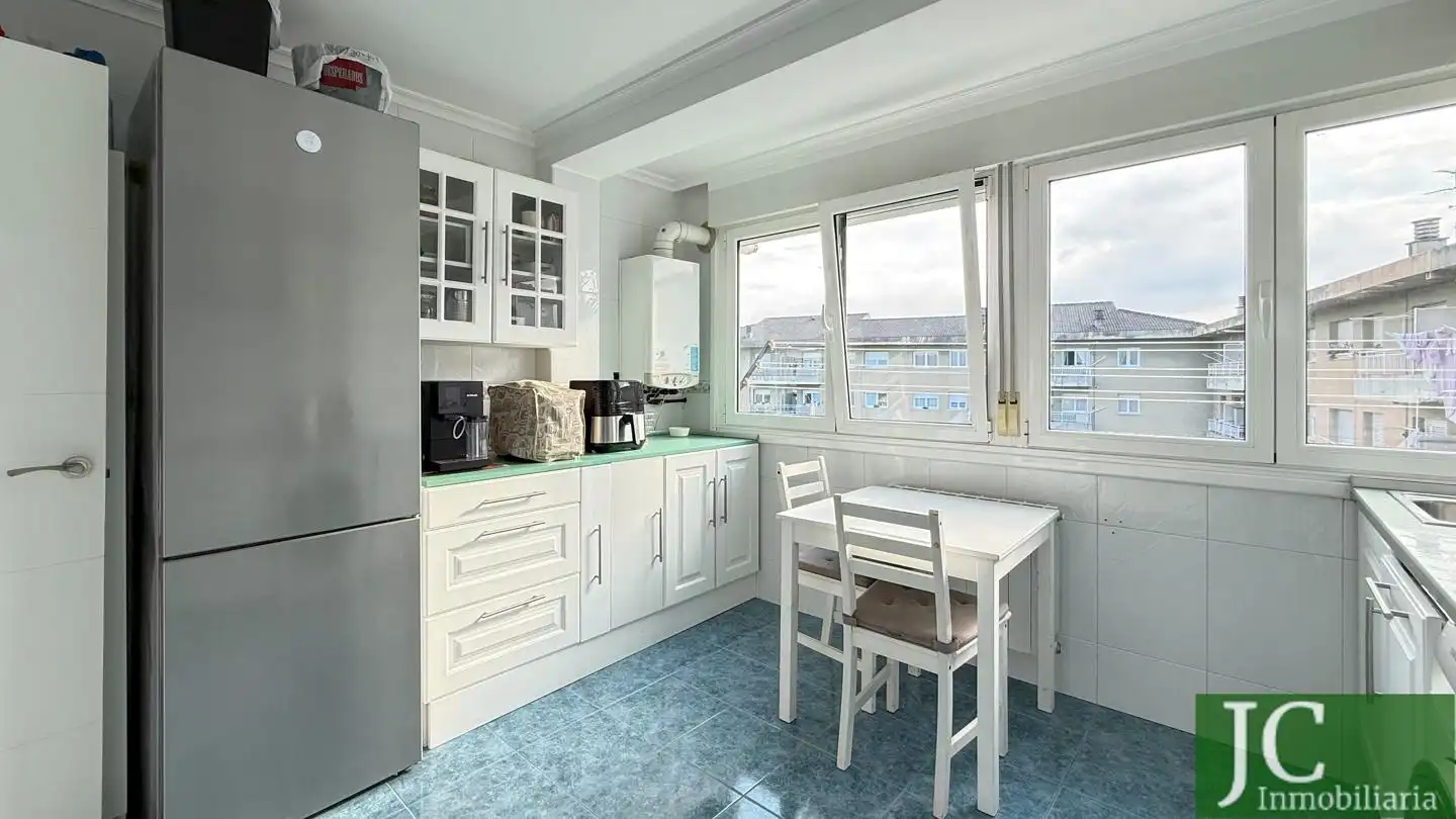 Kitchen of Flat for sale in Colindres, Cantabria