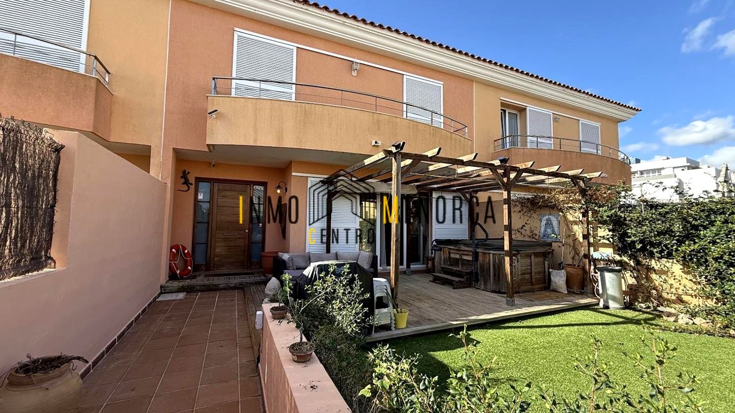 Exterior view of Single-family semi-detached for sale in Es Castell  with Air Conditioner, Private garden and Terrace