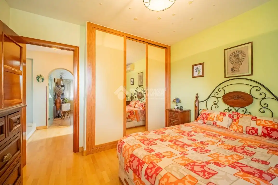 Habitación de Casa adosada en venta en Rivas-Vaciamadrid con Aire acondicionado, Calefacción y Jardín privado