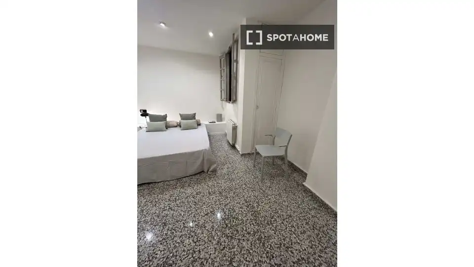 Bedroom of Flat for rent in Valencia  with Air Conditioner, Heating and Furnished
