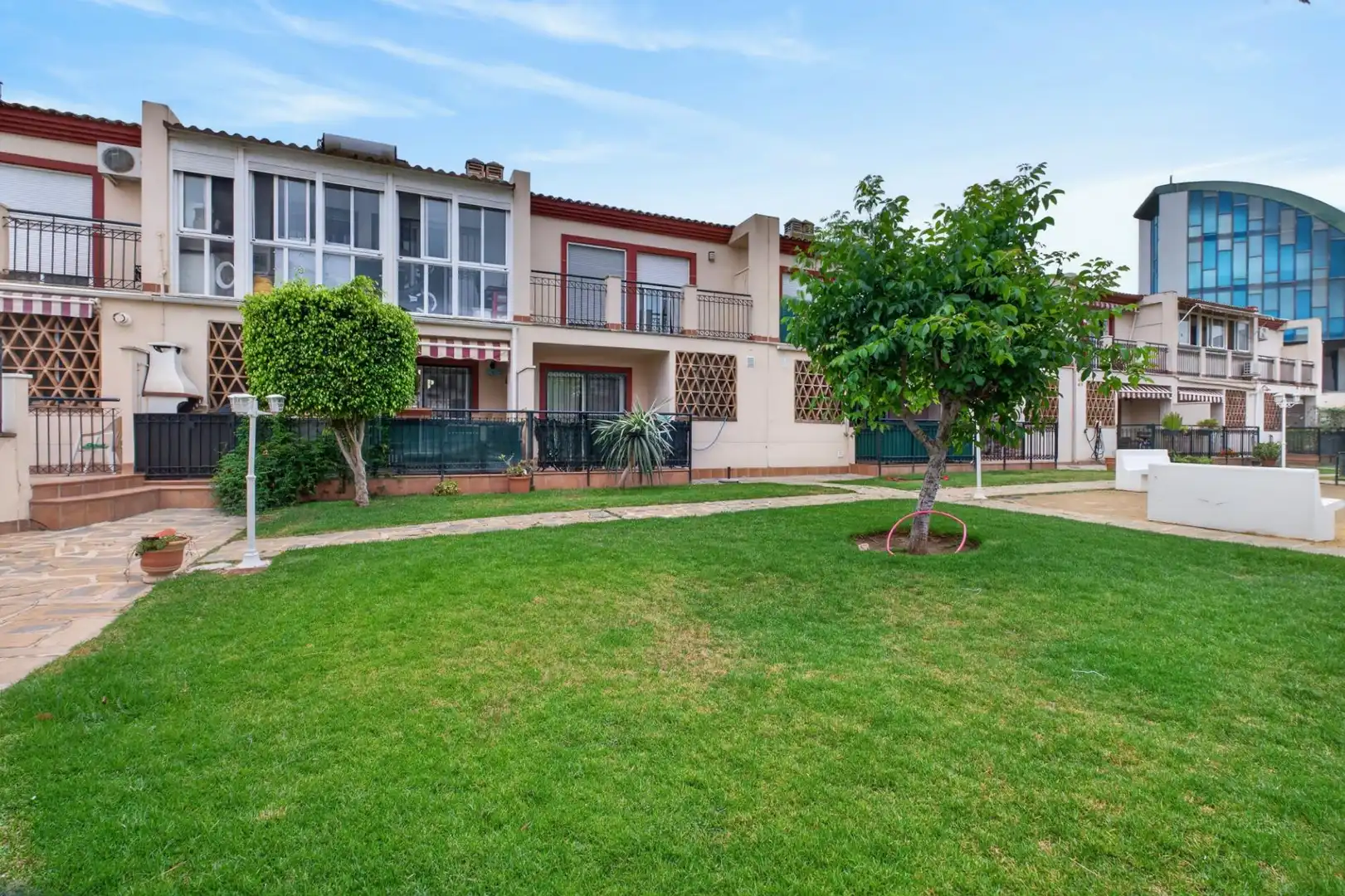 Vista exterior de Casa adosada en venta en Alhaurín de la Torre con Aire acondicionado, Terraza y Trastero