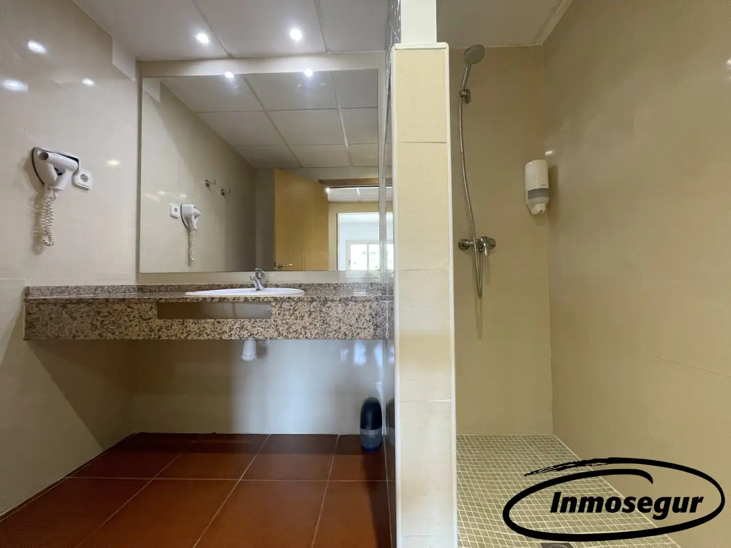 Baño de Apartamento en venta en Salou con Aire acondicionado, Calefacción y Amueblado