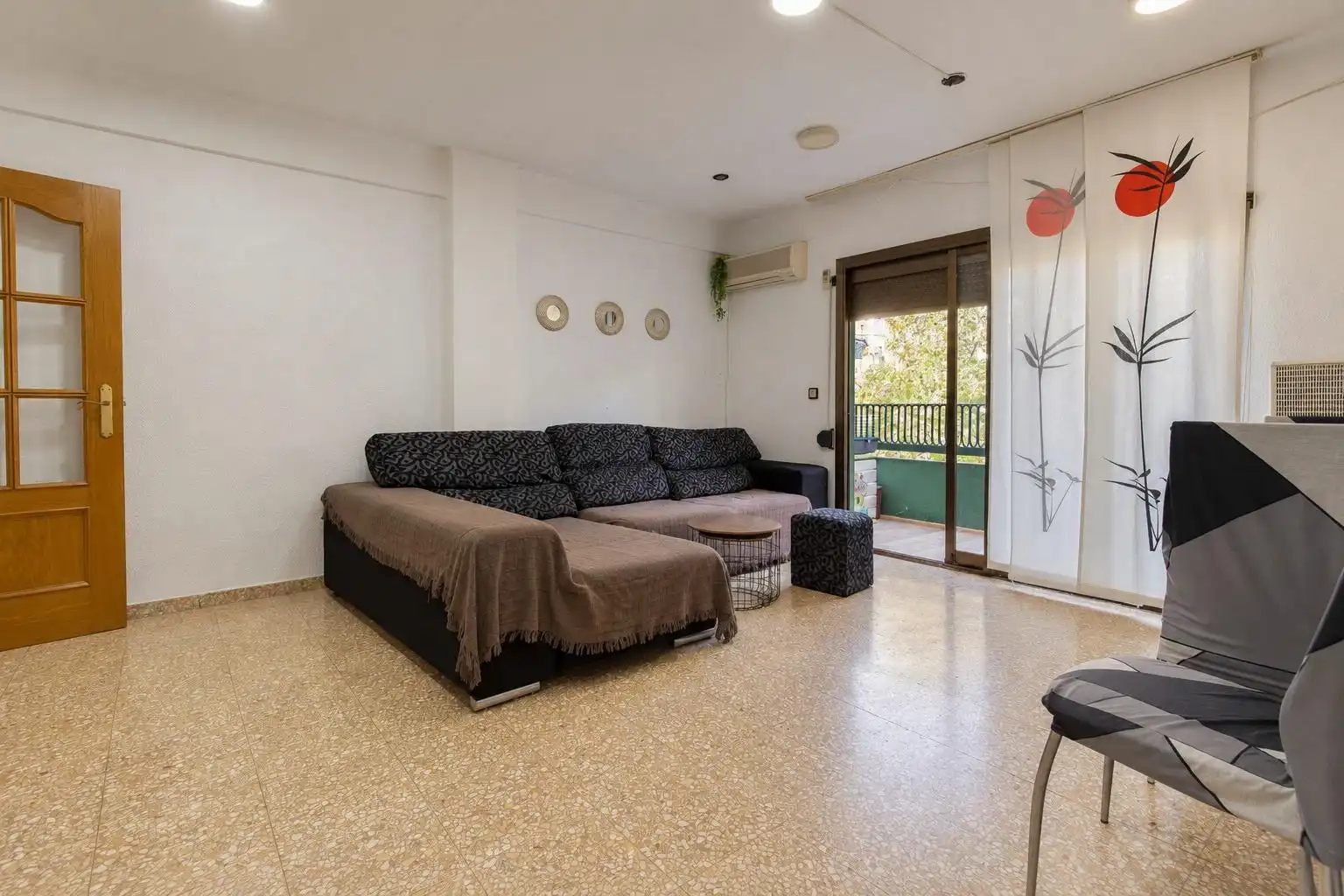 Flat with balcony for sale in Massamagrell