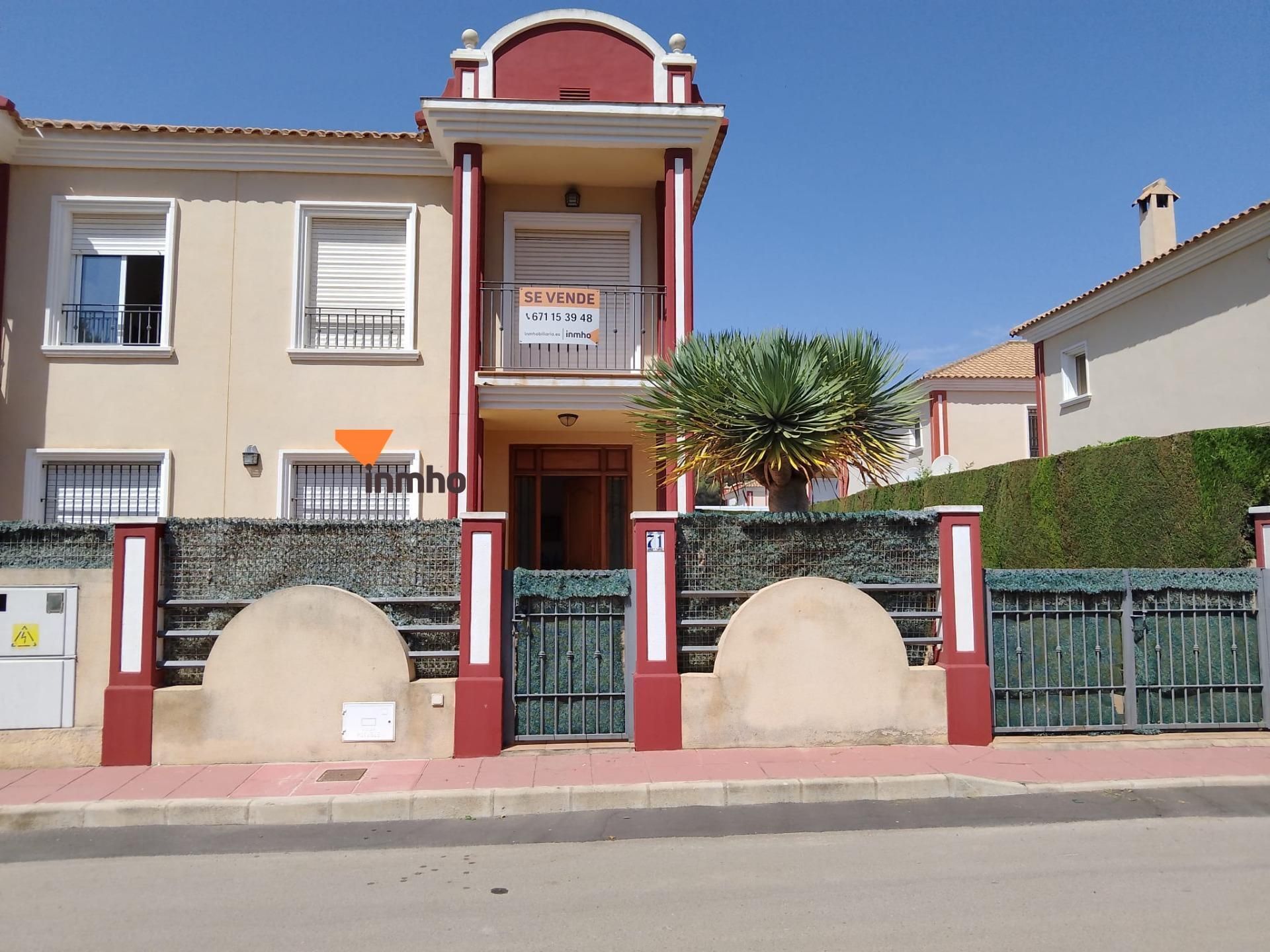 Vista exterior de Casa o xalet en venda en Orihuela amb Jardí privat