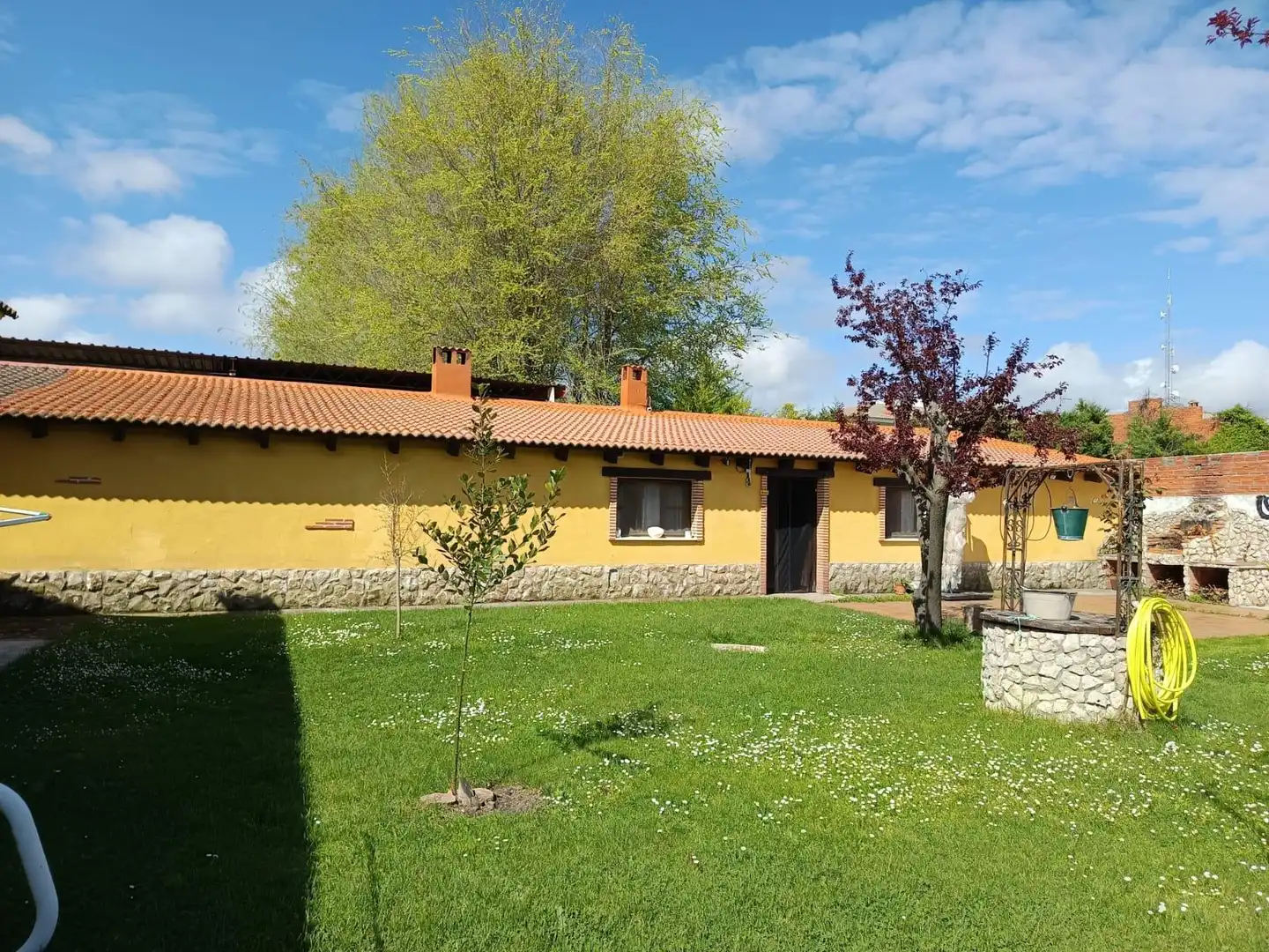 Vista exterior de Casa o chalet en venta en La Pedraja de Portillo  con Calefacción, Jardín privado y Piscina