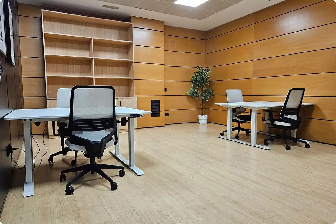 Büro zur Miete in Utebo mit Klimaanlage, Heizung und Möbliert