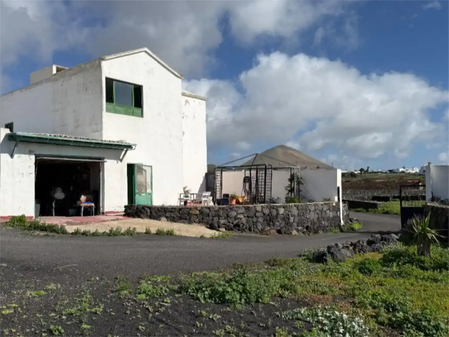 Vista exterior de Finca rústica en venda en Tías amb Piscina i Balcó