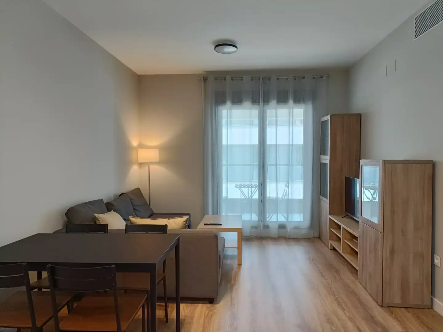 Apartments for rent in Calle Ulises, Colores - Entreparques