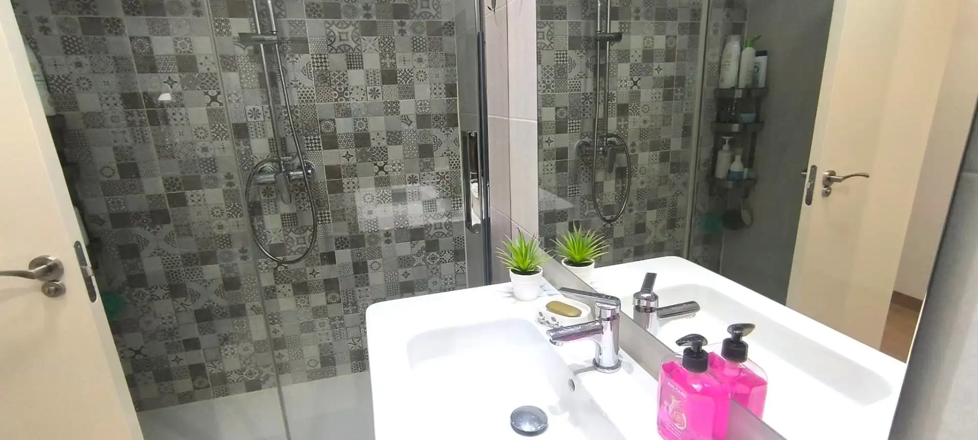 Bathroom of Flat for sale in  Logroño  with Heating and Terrace