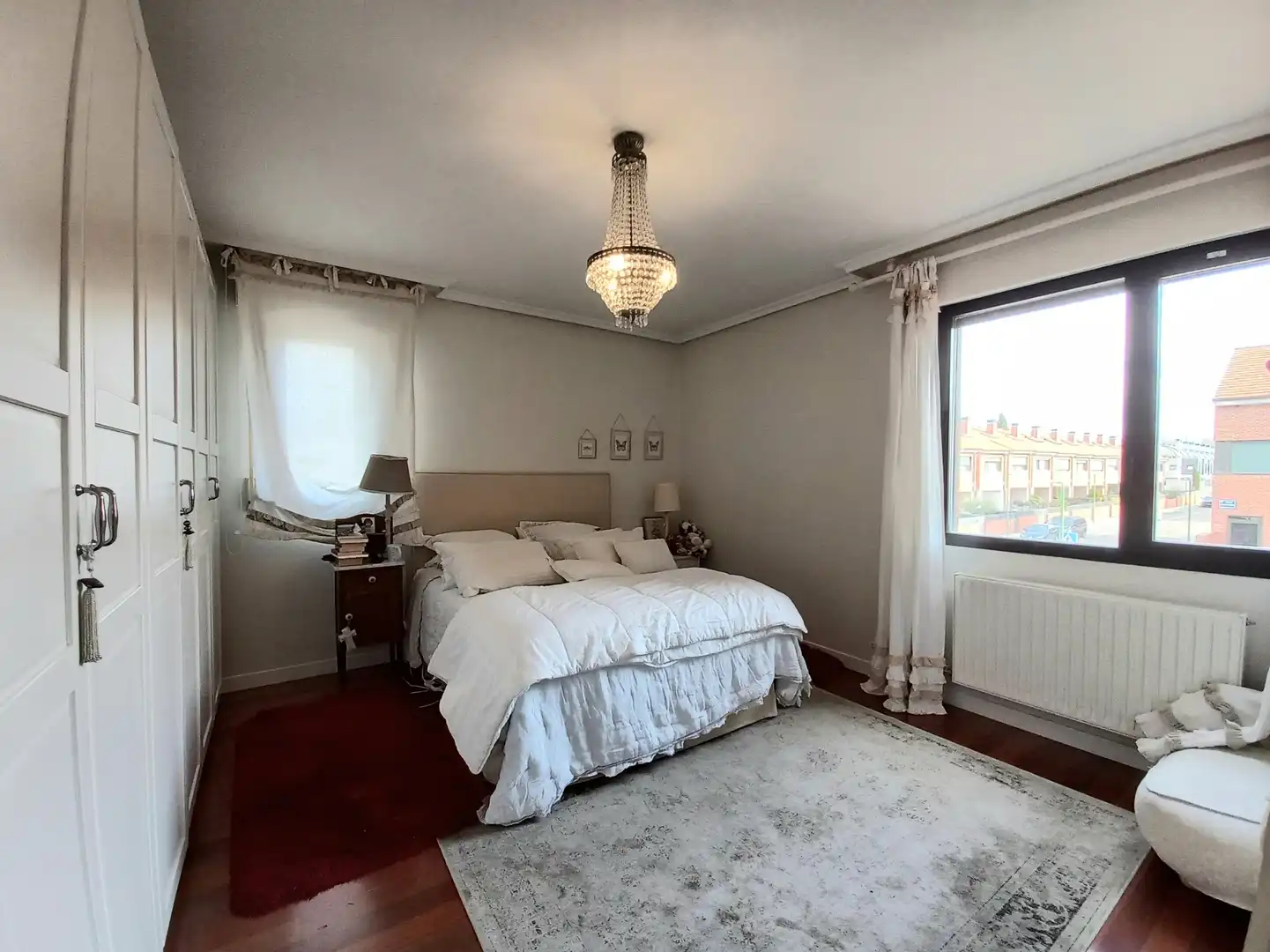Dormitori de Casa adosada en venda en Burgos amb Jardí privat