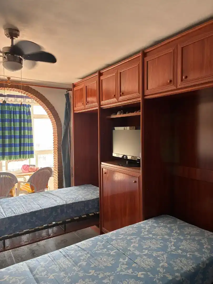 Schlafzimmer von Wohnungen zur Miete in Benalmádena mit Schwimmbad