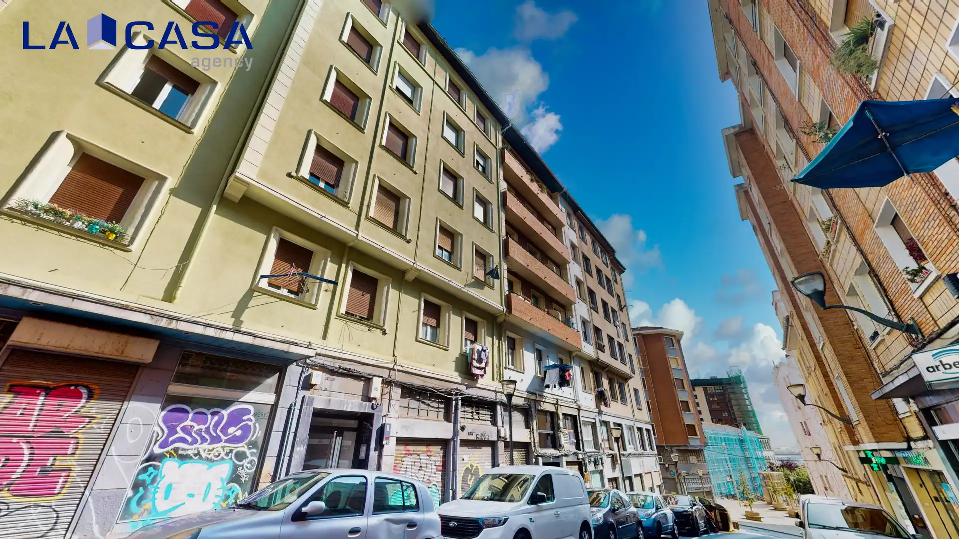 Vista exterior de Pis en venda en Bilbao  amb Calefacció