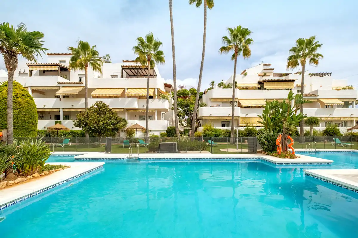 Vista exterior de Piso en venta en Marbella con Aire acondicionado y Terraza