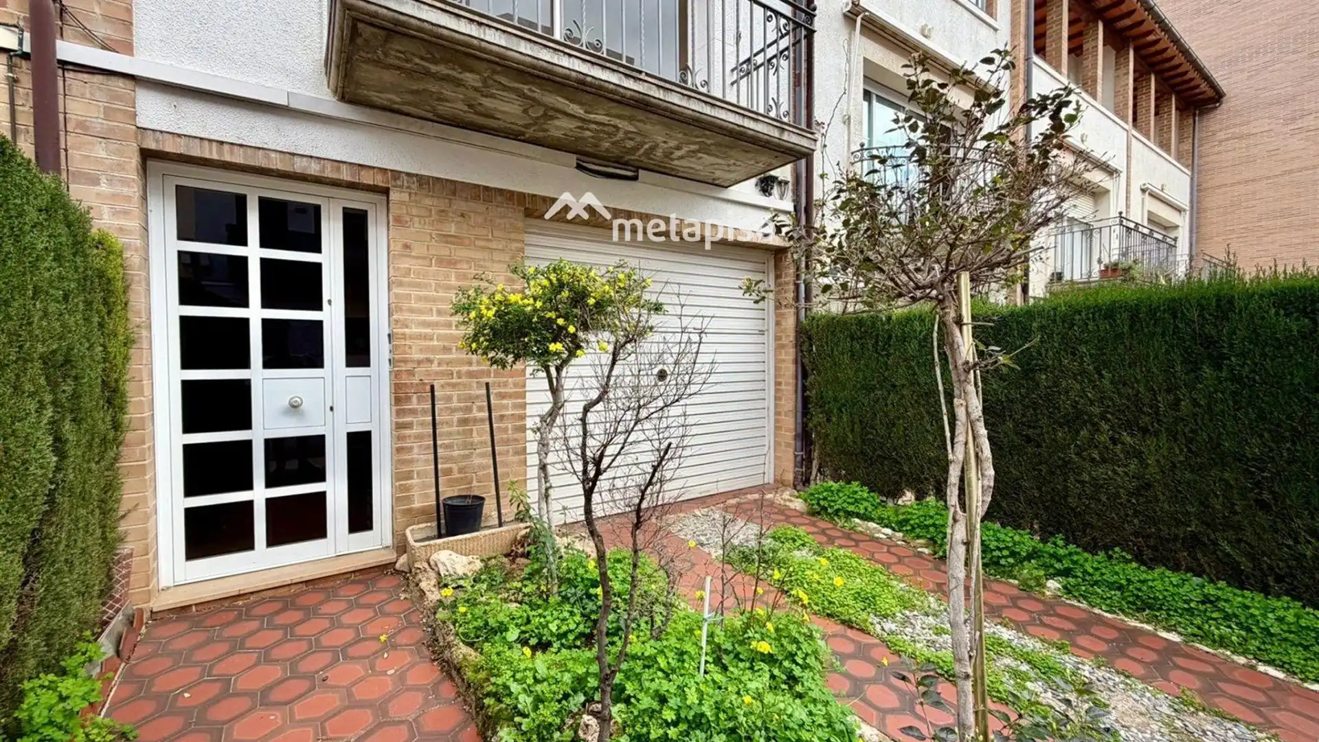 Vista exterior de Casa adosada en venda en El Vendrell amb Calefacció i Terrassa