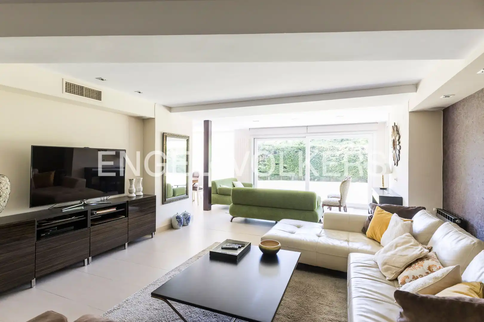 Living room of Houses for sale in La Moraleja  with Air Conditioner, Heating and Private garden