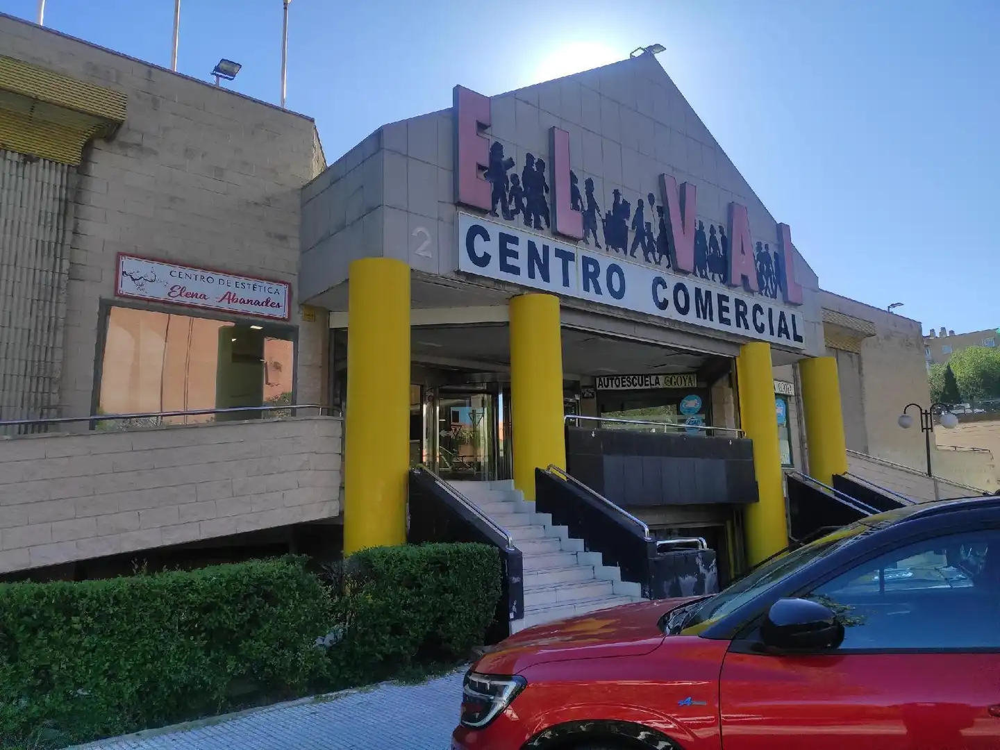 Vista exterior de Local en venta en Alcalá de Henares