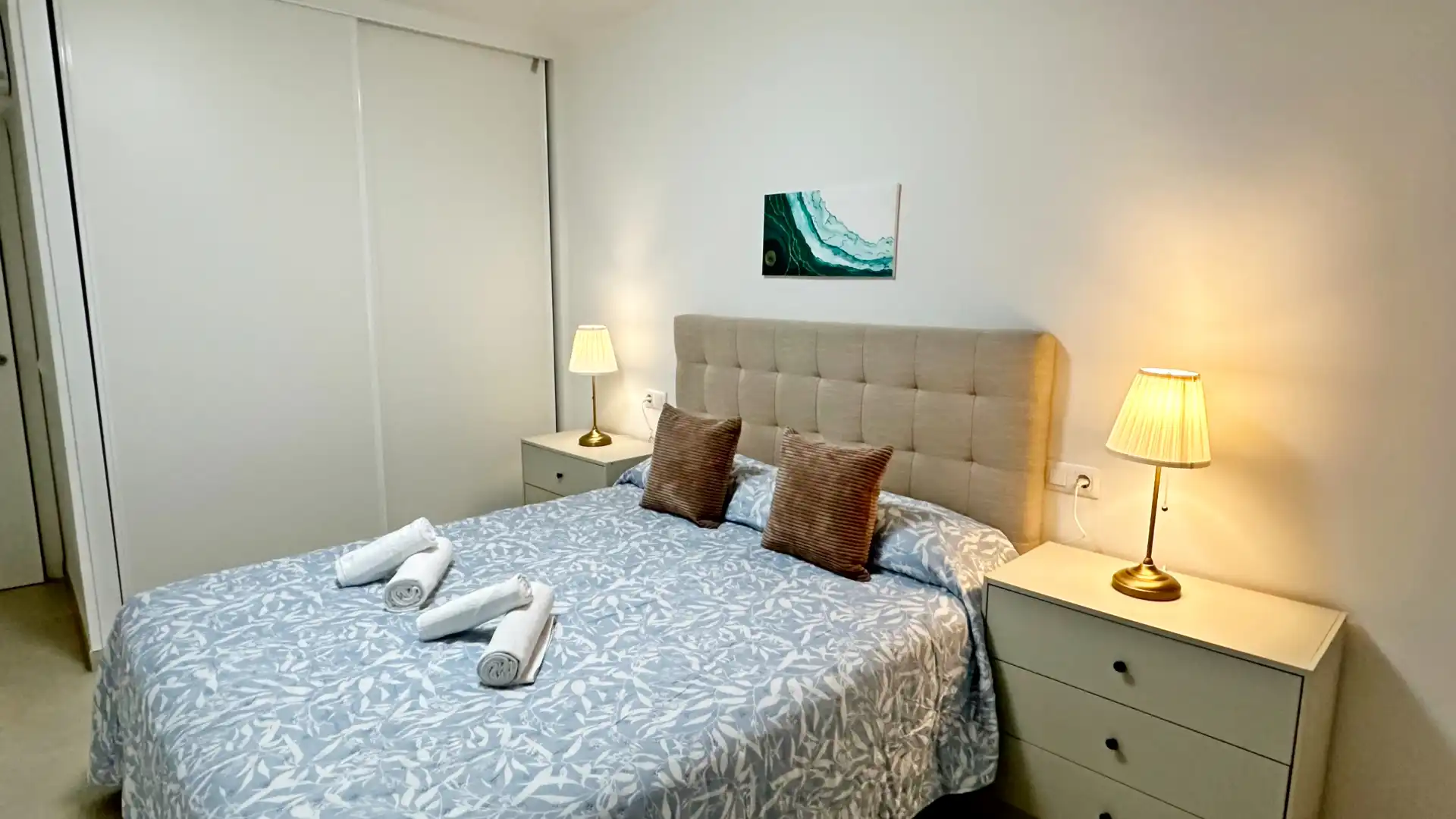 Dormitori de Apartament de lloguer en Gandia amb Aire condicionat, Calefacció i Moblat