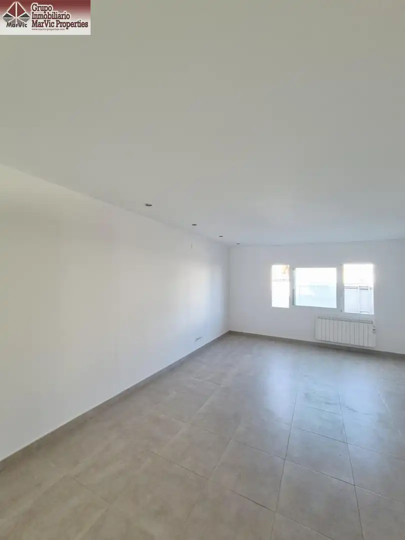 Casa aparellada amb terrassa en venda a L'Albir, imagen 7