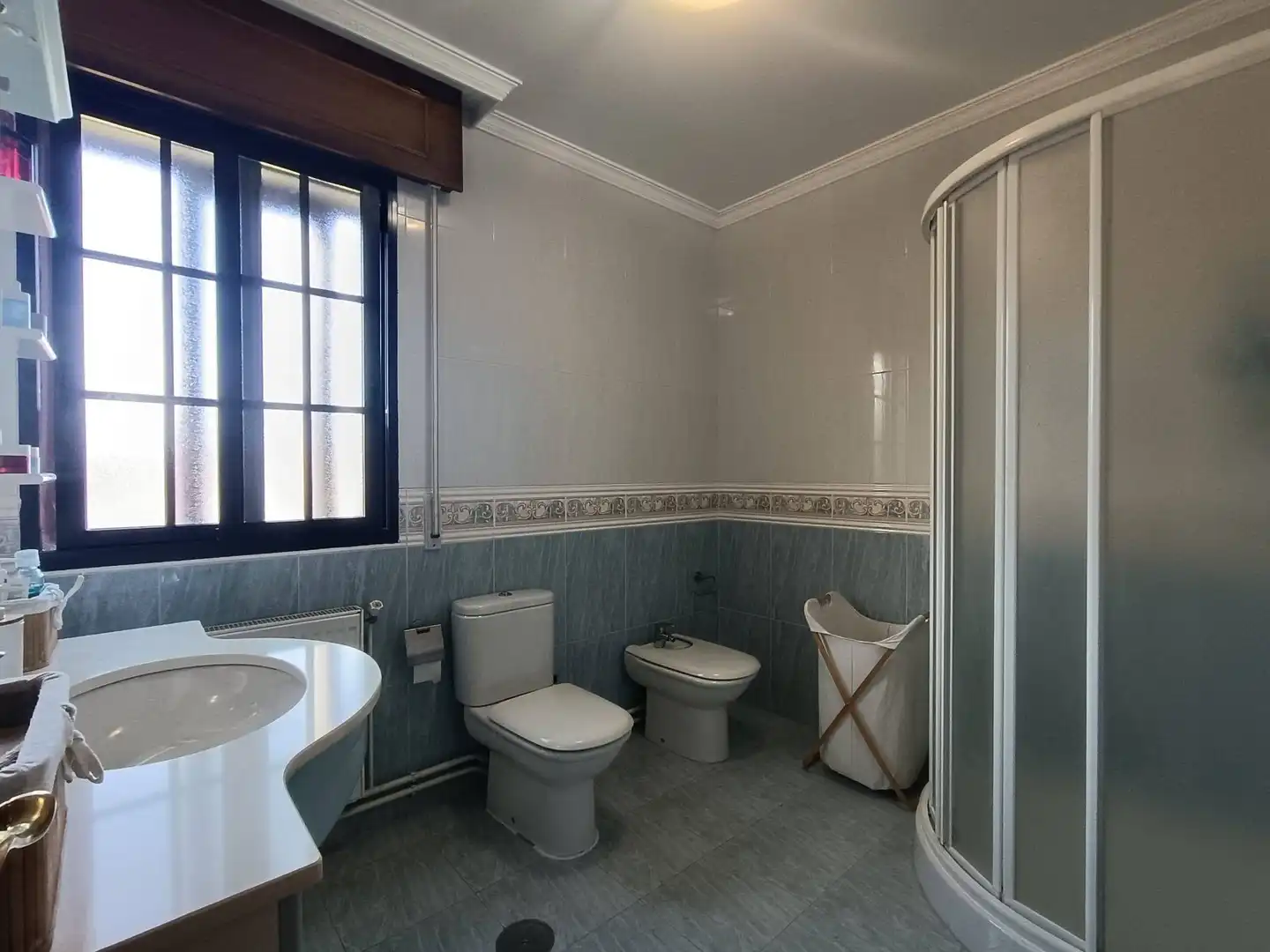 Badezimmer von Wohnung zum Verkauf in Touro mit Privatgarten, Terrasse und Abstellraum