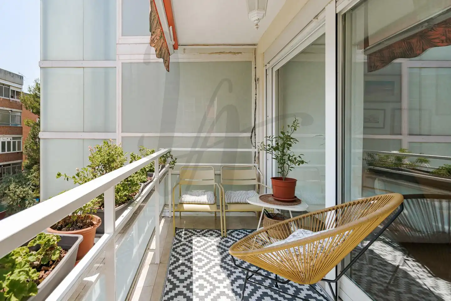 Flat for sale in Carril Del Conde, Canillas