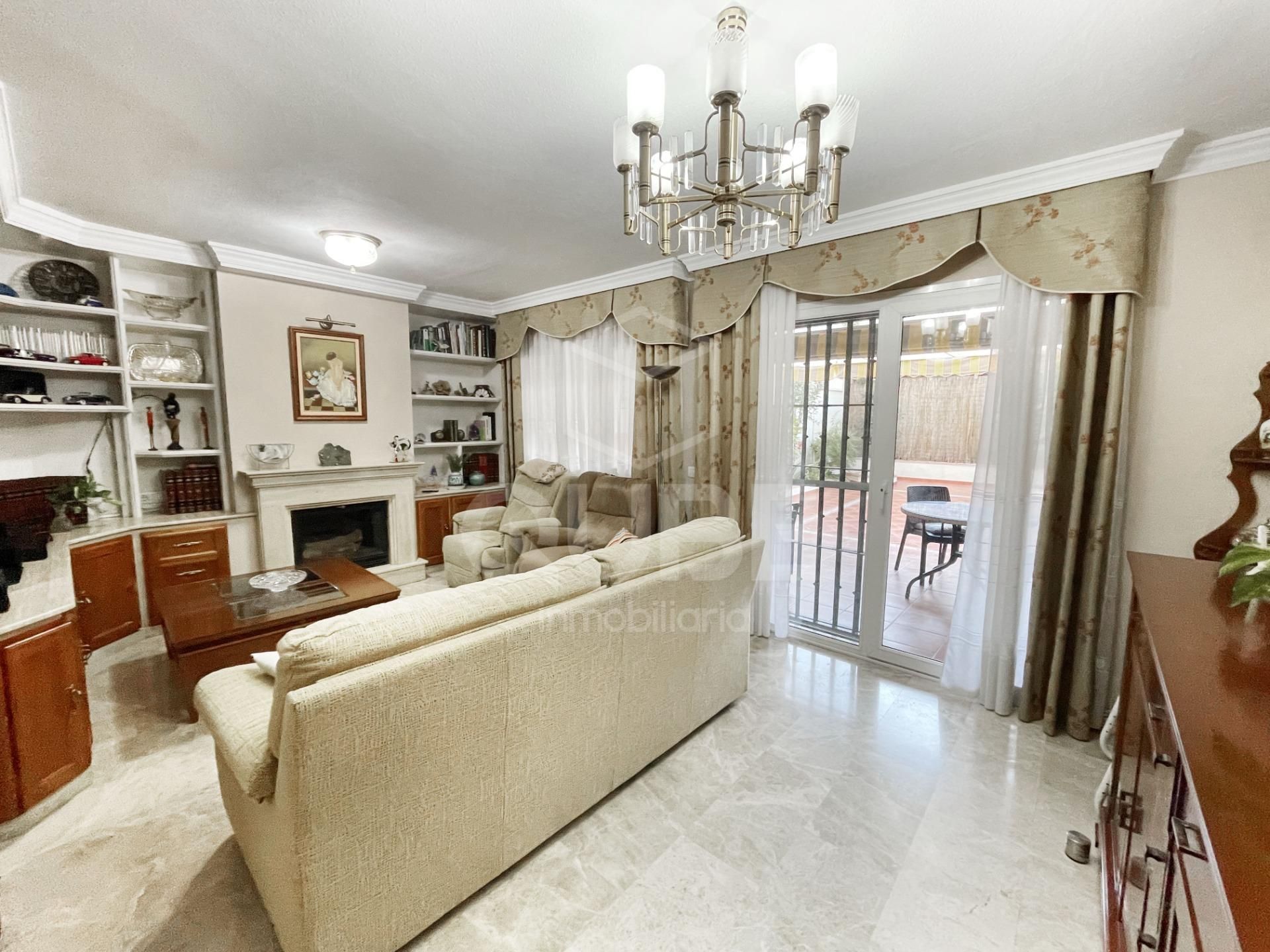 Sala d'estar de Casa adosada en venda en Málaga Capital amb Aire condicionat, Jardí privat i Terrassa