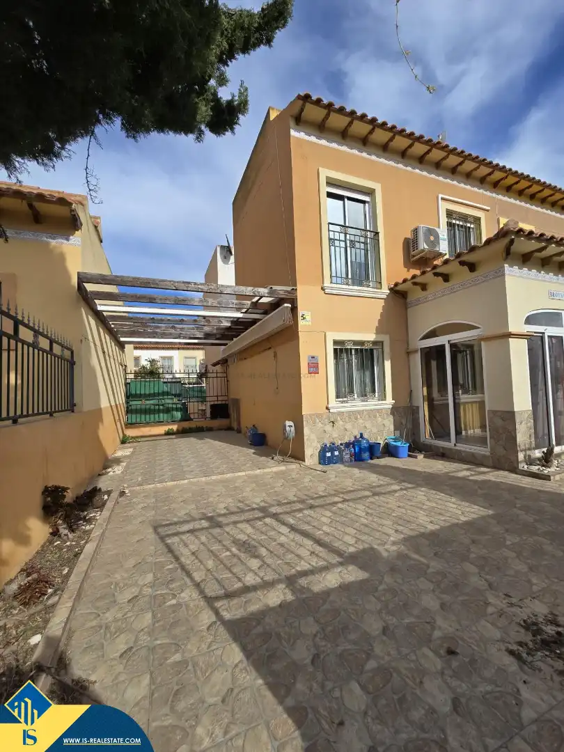 Casa amb piscina en venda a Zona Carrefour - Urbanizaciones