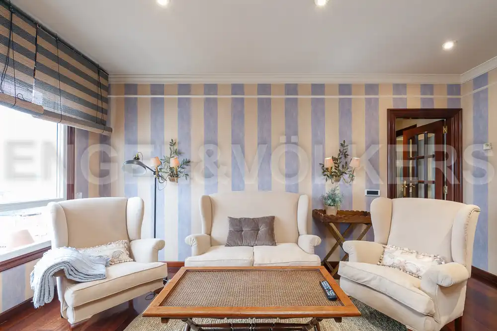 Sala d'estar de Pis de lloguer en Vigo  amb Calefacció, Parquet i Moblat