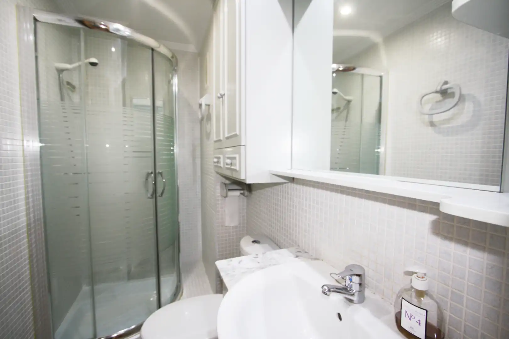 Baño de Piso en venta en Albacete con Calefacción, Parquet y Amueblado