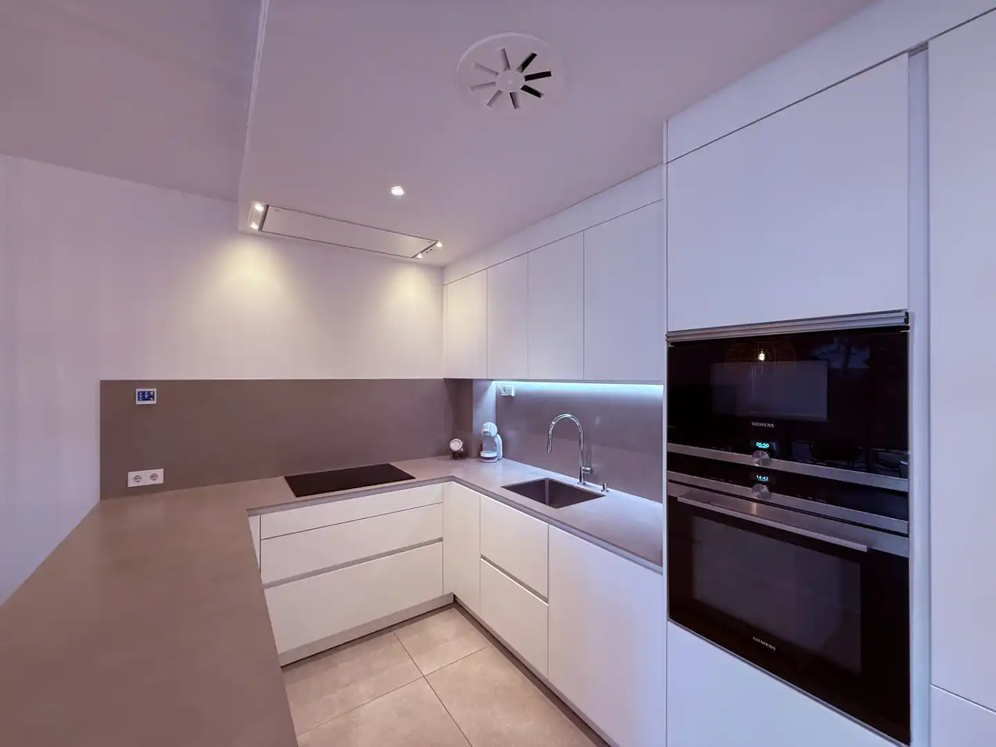 Cocina de Apartamento de alquiler en Salou con Aire acondicionado, Calefacción y Parquet