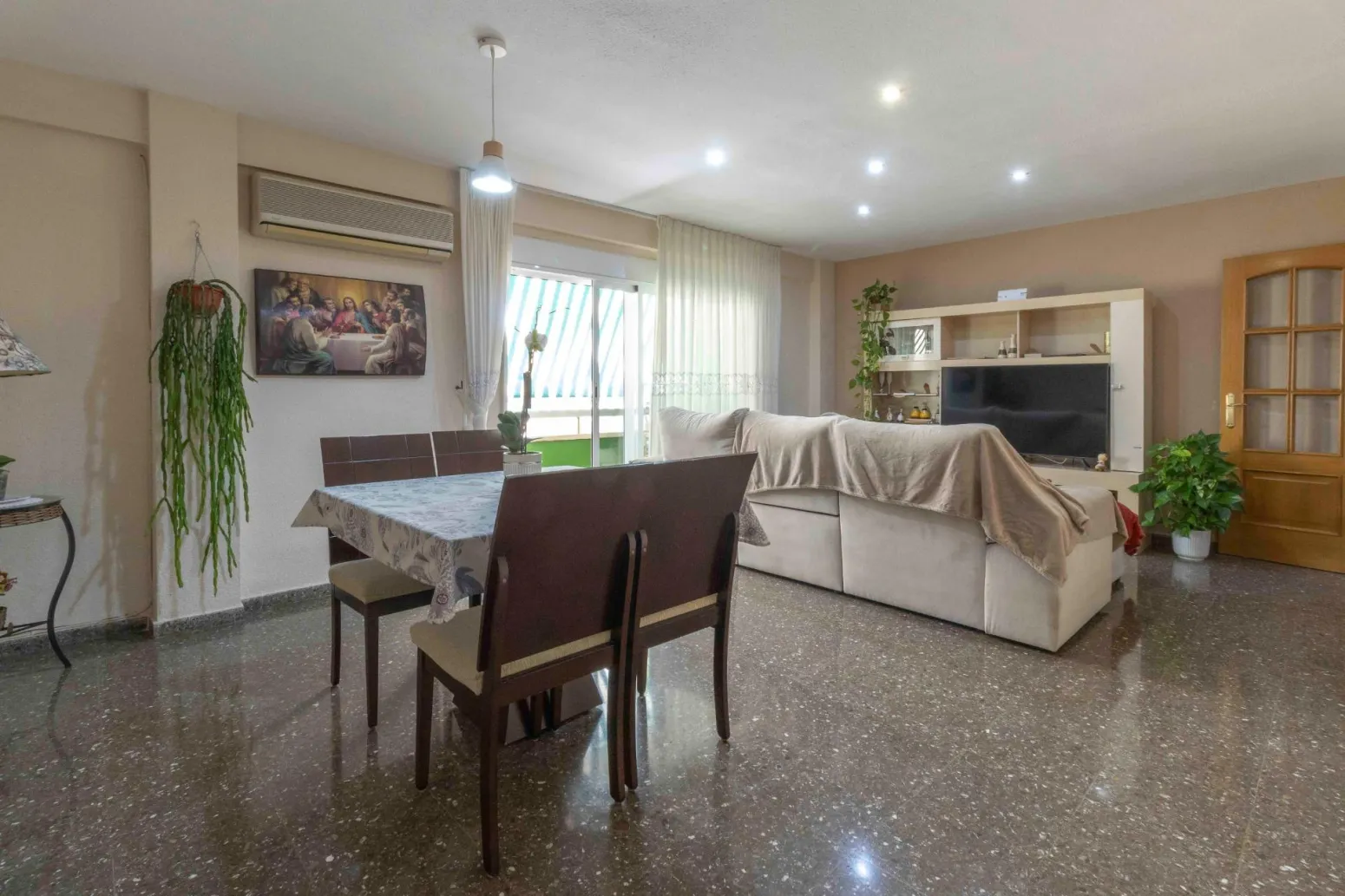 Living room of Flat for sale in  Valencia Capital  with Air Conditioner and Balcony