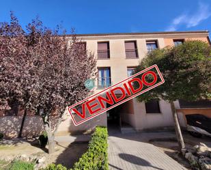 Vista exterior de Pis en venda en Palazuelos de Eresma amb Calefacció, Traster i Piscina comunitària