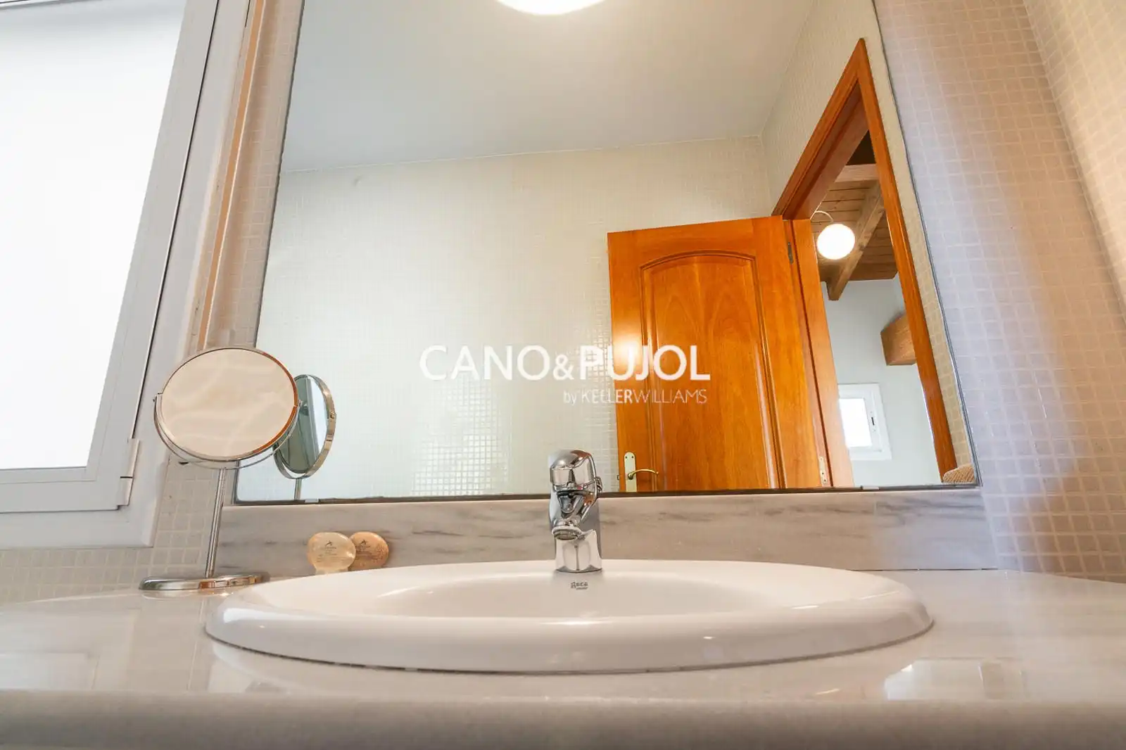 Baño de Casa o chalet en venta en Corbera de Llobregat con Calefacción, Terraza y Trastero