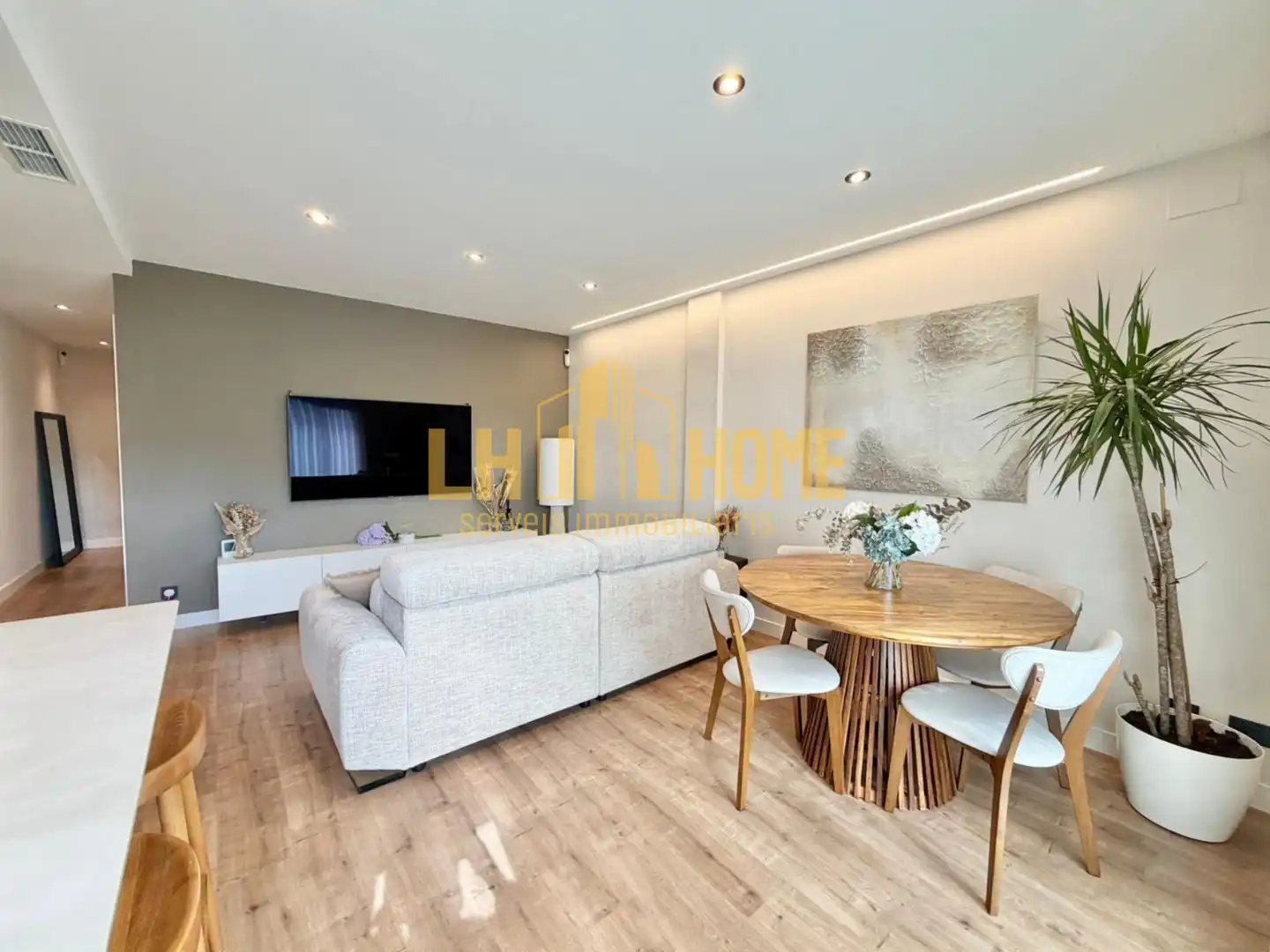 Sala d'estar de Àtic en venda en L'Hospitalet de Llobregat amb Aire condicionat, Calefacció i Parquet