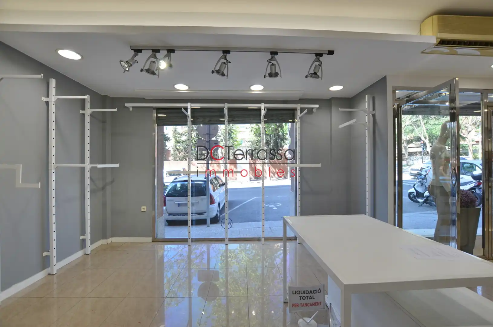 Local en venta en Terrassa con Aire acondicionado, Calefacción y Amueblado