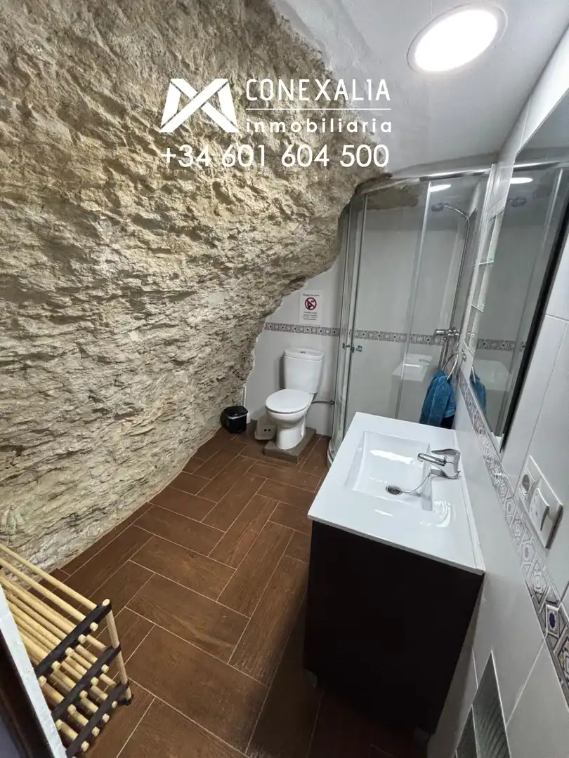 Bathroom of Houses for sale in Setenil de las Bodegas