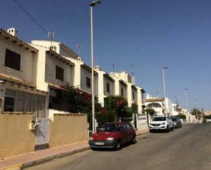 Vista exterior de Casa adosada en venda en Torrevieja