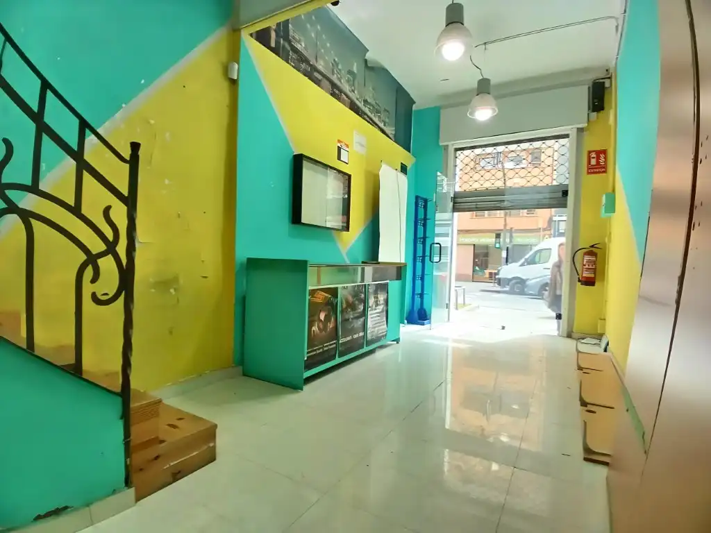Business premises for sale in Avenida Barcelona, imagen 2