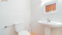 Bathroom of House or chalet for sale in Santa Cruz del Retamar  with Air Conditioner, Heating and Terrace