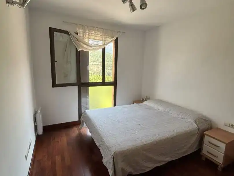 Dormitori de Pis en venda en Organyà amb Parquet i Moblat