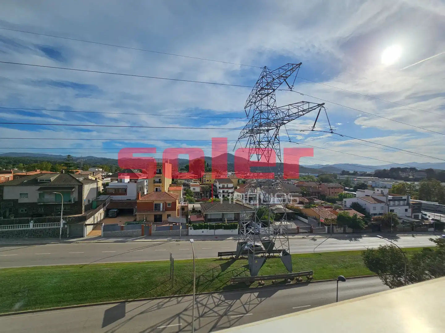 Vista exterior de Oficina en venda en Rubí amb Aire condicionat