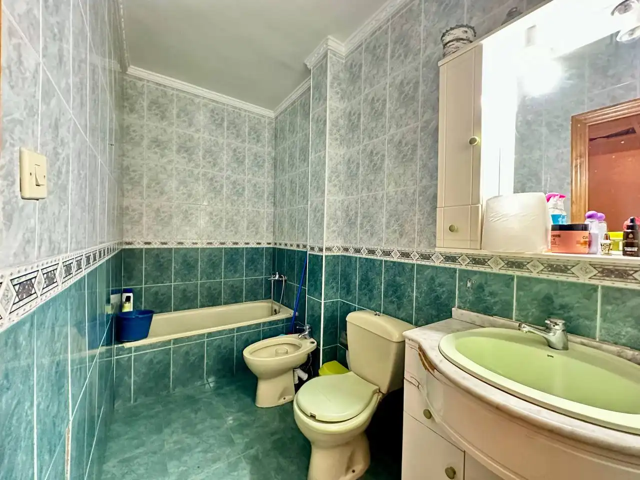 Badezimmer von Einfamilien-Reihenhaus zum Verkauf in El Ejido mit Klimaanlage, Heizung und Privatgarten